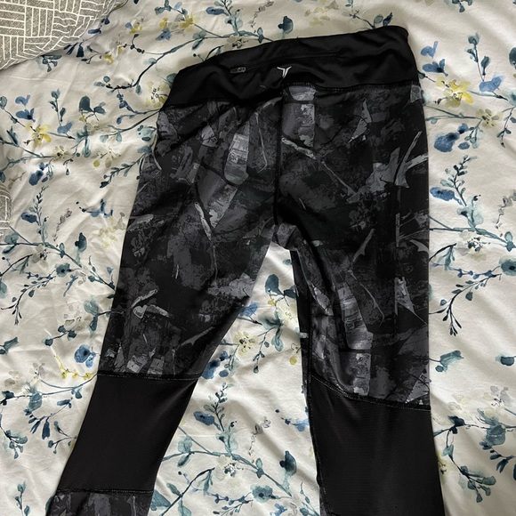 Old Navy athletic Leggings - Picture 3 of 5